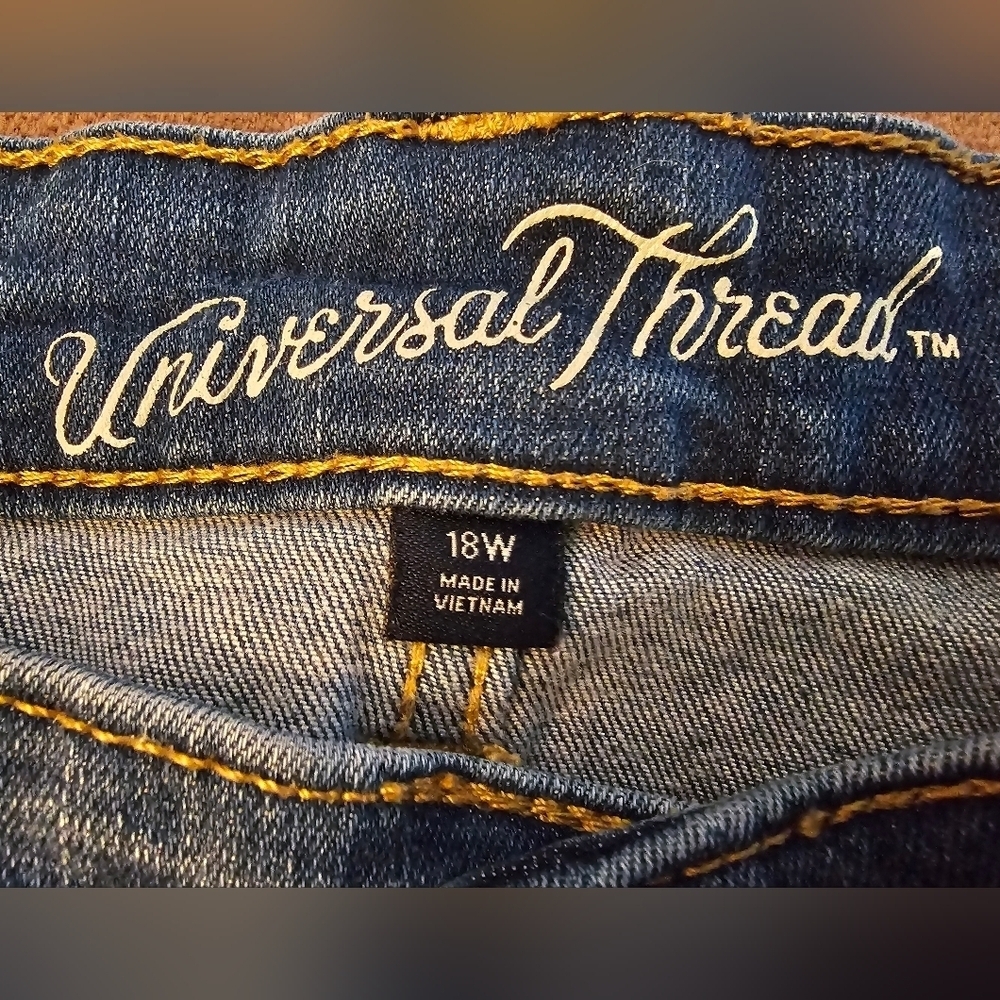 Universal Thread Medium Wash Cuffed Denim Shorts Size 18W - Picture 2 of 9